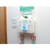 EYE WASH CABINET C/W 2x500ml + EYE PADS thumbnail-3